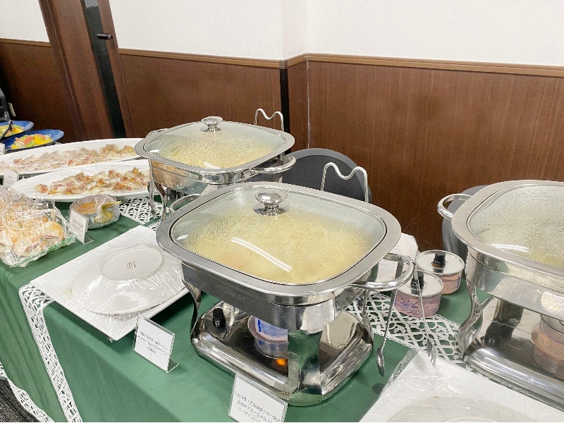 【Room4A】パーティー利用時の写真です。お客様にて別途ケータリング会社に依頼していただき、お料理・お酒等をセッティング