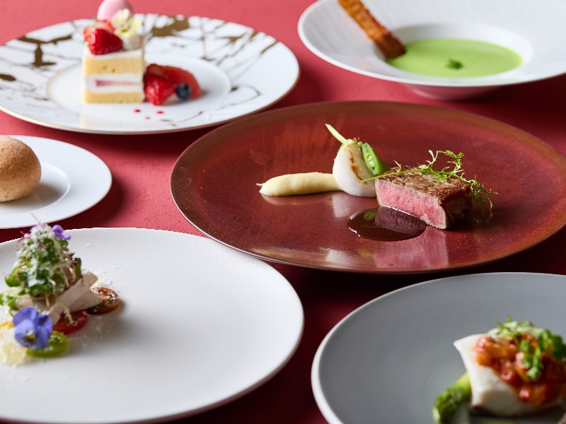 季節ごとの旬の食材を使用したできたてのお料理や嗜好をこらしたドリンクを飲み放題でご提供致します。