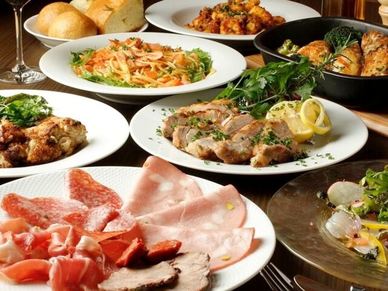 前菜からボリューム満点のメイン、デザートまで揃った充実のコース。食べログ新宿×イタリアン予約人気ランキング1位の実力派イタリアンを、リーズナブルにご堪能ください。