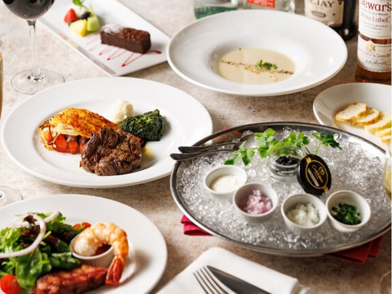 ステーキハウスならではの極上肉料理に加え、キャビア他シーフードメニューなども豊富にご用意。