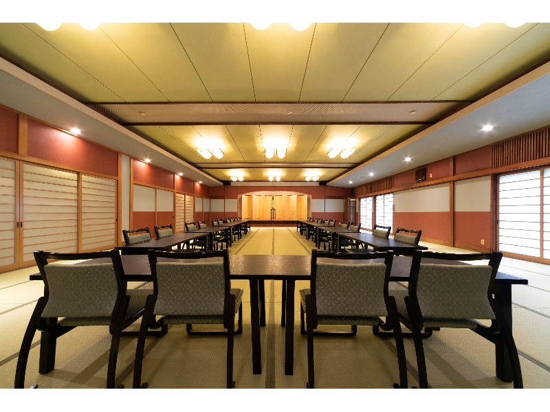 一番大きな宴会場　「鳳凰」
88畳　着席で60名ほど可能