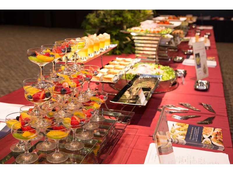 ケータリング（ホテル仕様のパーティー料理、お弁当、ドリンク等）はグループ会社と連携してご用意。※写真はイメージ