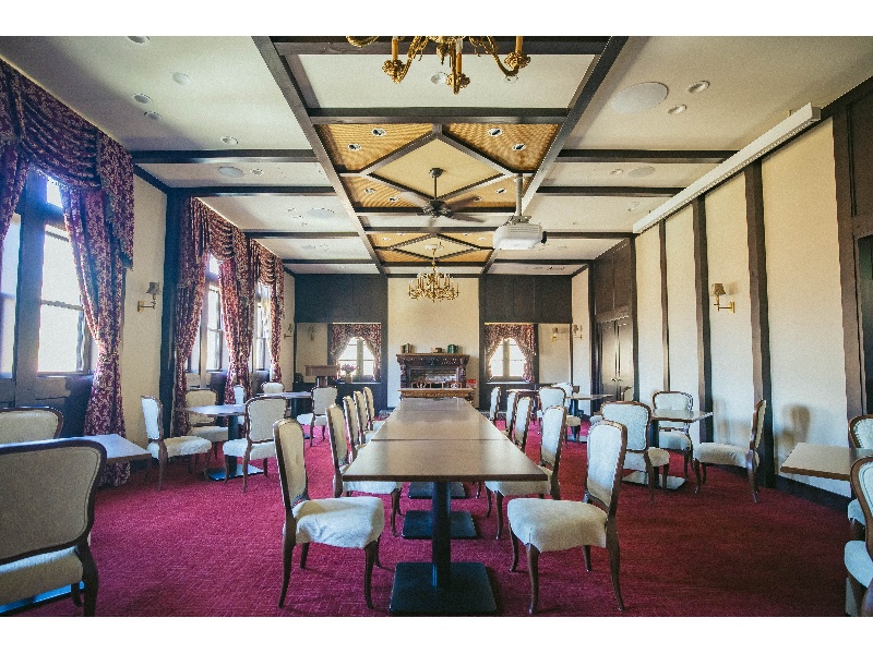 Pasoleige「パソレージュ」

洗練された建築美と、柔らかな自然光が印象的なバンケット。