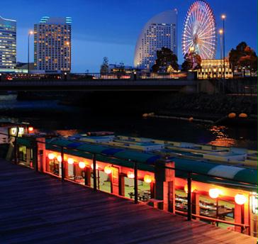 桜木町徒歩2分の辯天橋前乗り場　乗り場から横浜の夜景は始まっています。