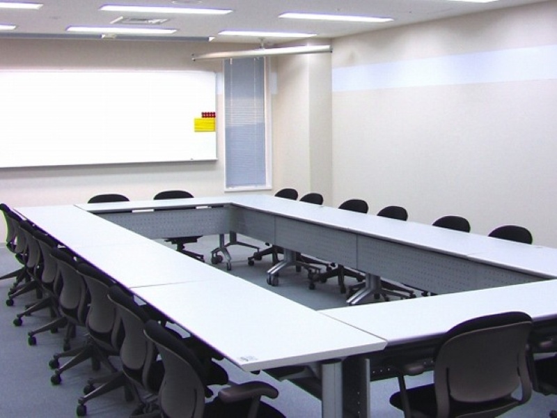 中研修室(77-82㎡)全3室
スクール最大30名 島型最大30名(6名×5島)