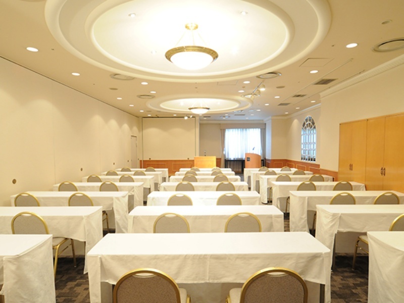 【会議利用】20名様～60名様まで利用可能
展示会やセミナー、勉強会などさまざまなレイアウトにご対応いたします