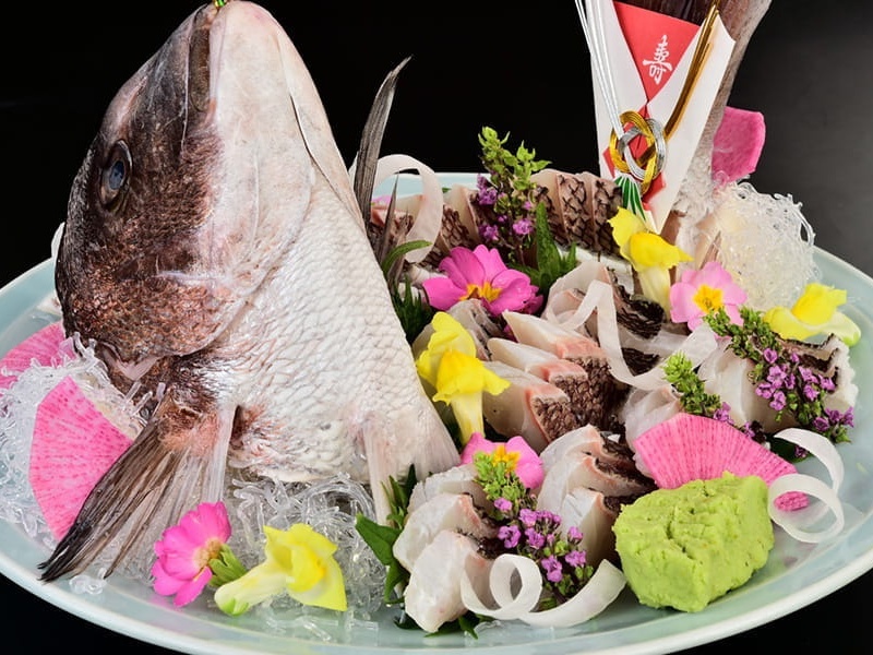 ◆各種お祝いに◆
鯛の姿造り（4人前）
※別注料理