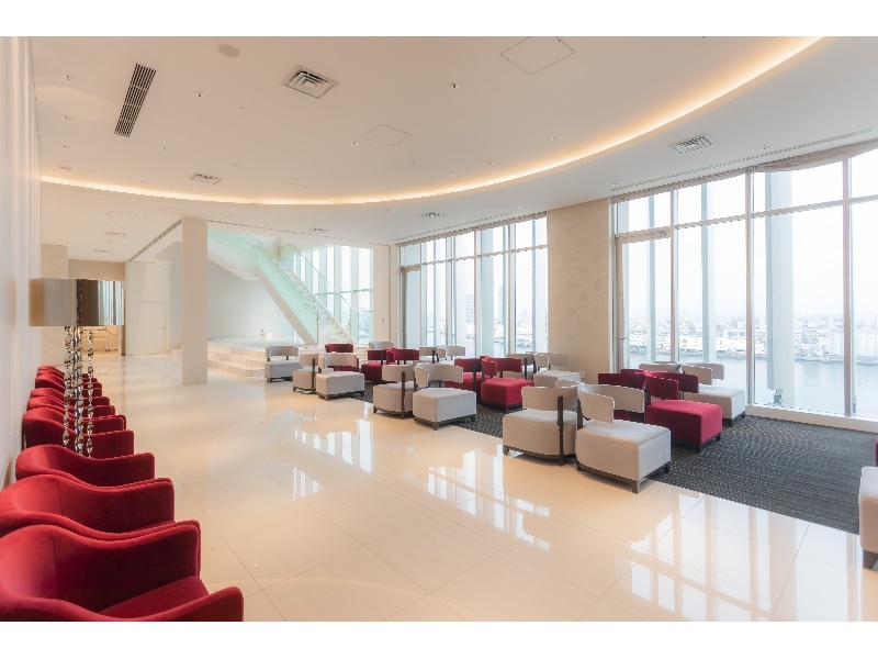 上品上質でオーシャンビューの15階ロビー