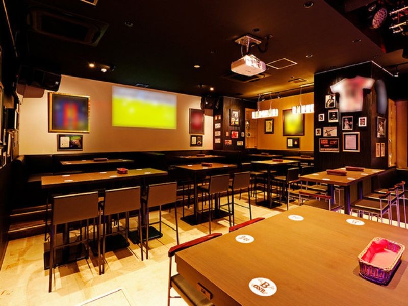 奥にはソファーシートがございます