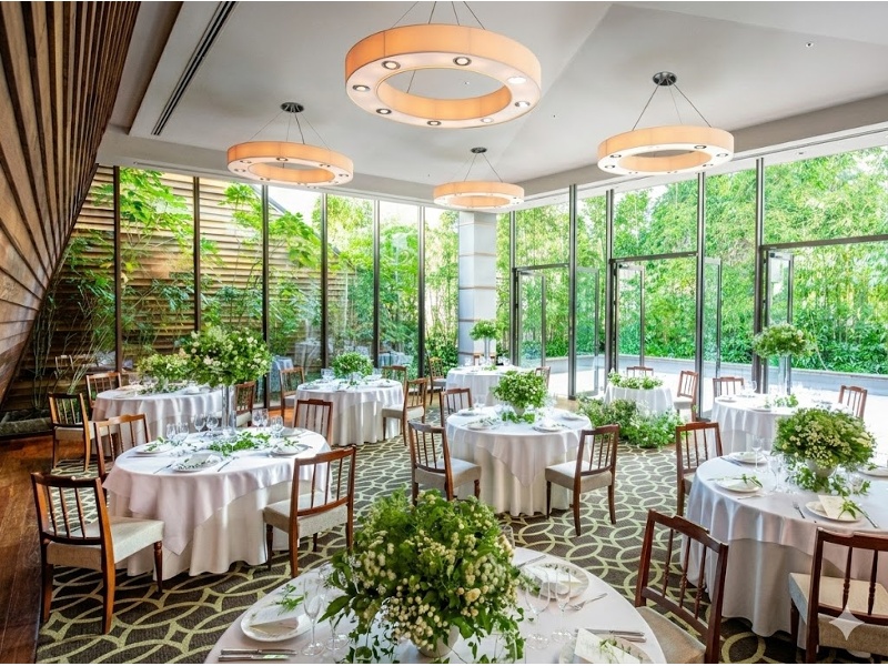 旧居留地の中心に構えるホテルは、主要駅から徒歩7分と好アクセスが魅力。20〜200名様と幅広いパーティーに対応できる会場をご用意いたしております。