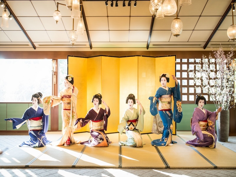 ■芸舞妓さん
京都ならではの一流のおもてなしと、ここでしか味わえない体験価値を得ることができます。
（※ご希望によりお手配可能）