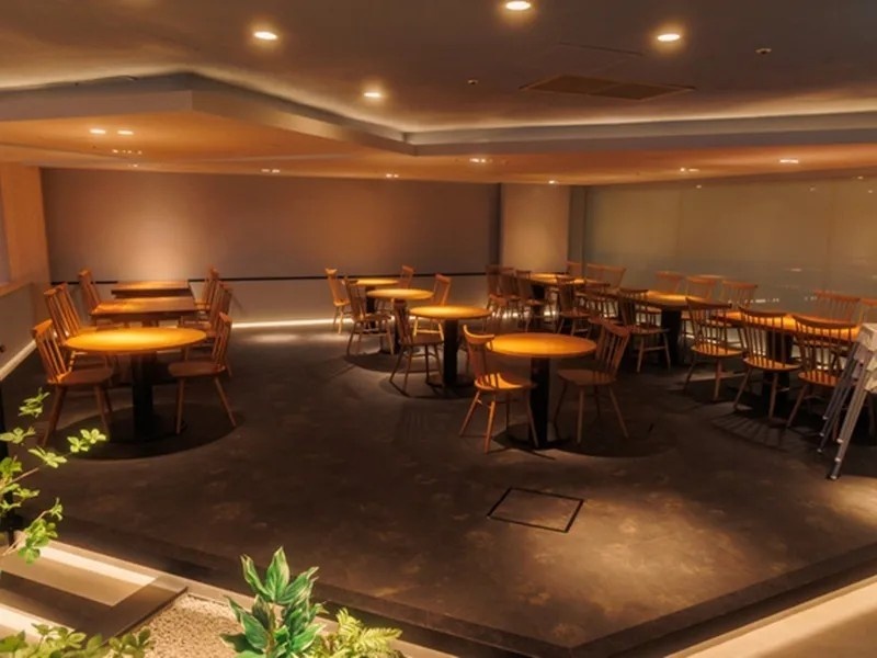 小上りになっている最大30名座れるテーブル席