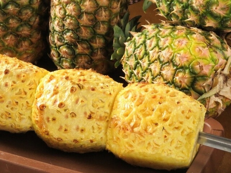 ポンデケージョやデザートビュッフェも充実。本格ブラジル料理で会社宴会・同窓会を特別な時間に変える。