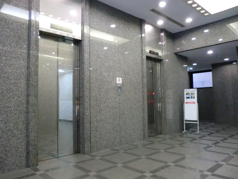 1階エレベーターホール
