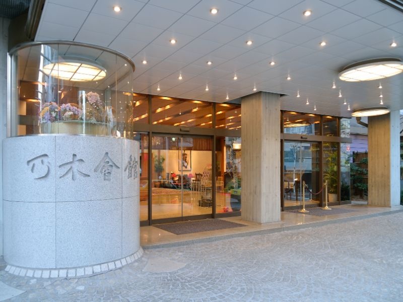 【乃木會館本館】エントランス
車寄せもあるので搬入搬出がスムーズ