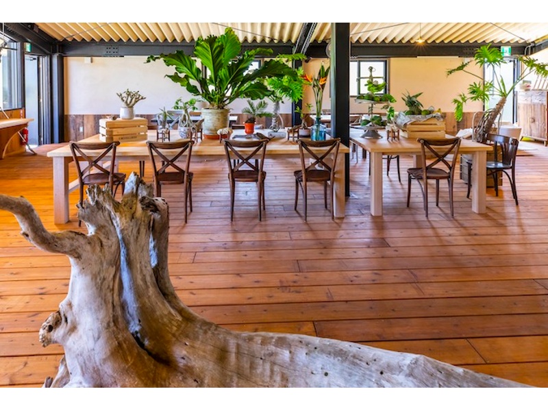 多目的棟(レイアウトフリーでご自由にレイアウトできます)、プロジェクター/スクリーン、PAシステム完備