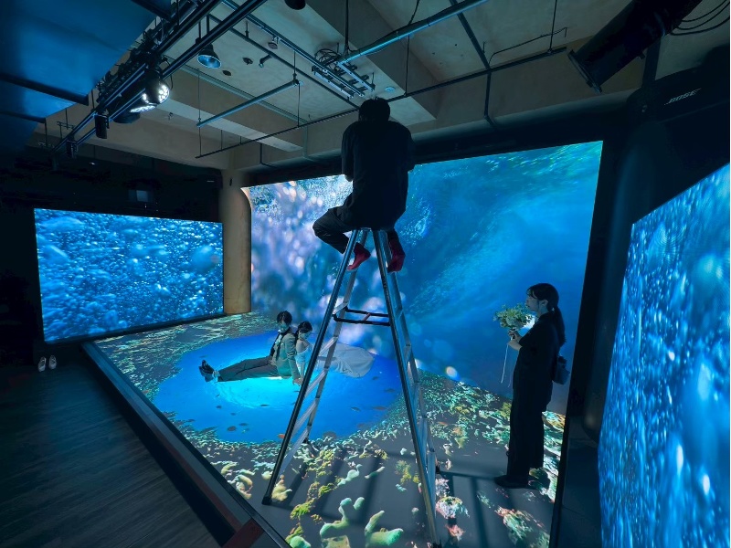 ４面の大型スクリーンを効果的に生かした映像を各種ご用意しています。