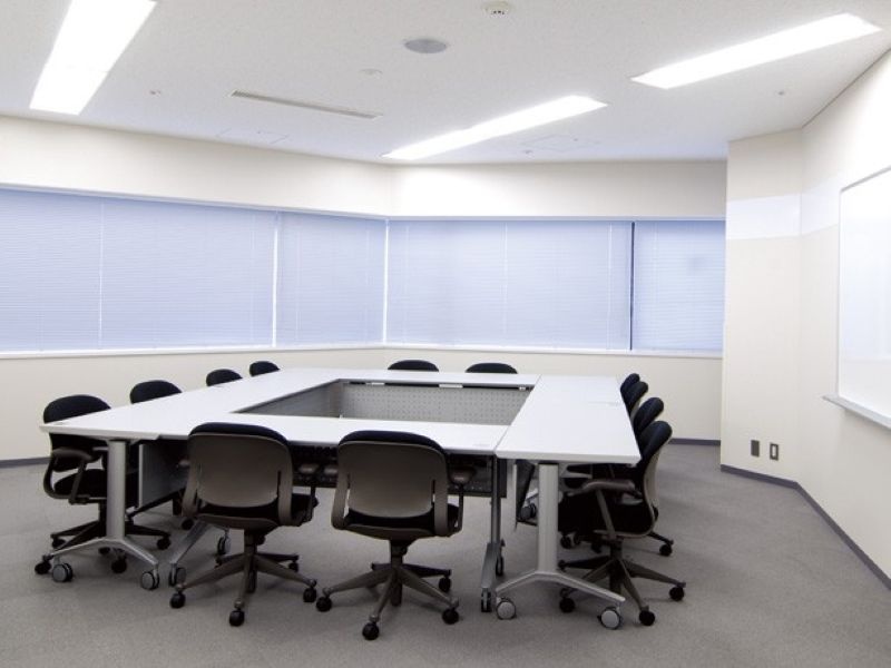 ミーティングルーム(30-38㎡)全6室
スクール最大12名 島型最大6~12名