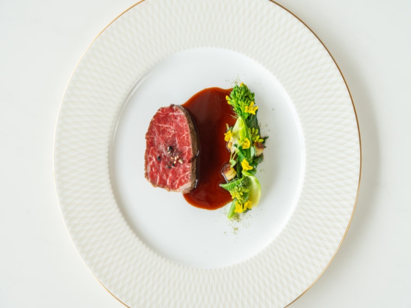 お料理イメージ
コース料理：広島牛ヒレ肉のロティ
季節によりメニュー内容に変更がある可能性があります。
※コース料理は11名様より承ります。