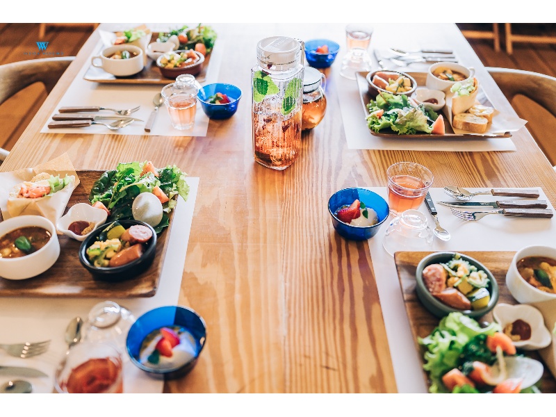 朝食(朝摘み野菜の健康的な朝食をご提供します)