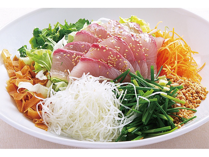 前菜、鮮魚のまぜまぜサラダ