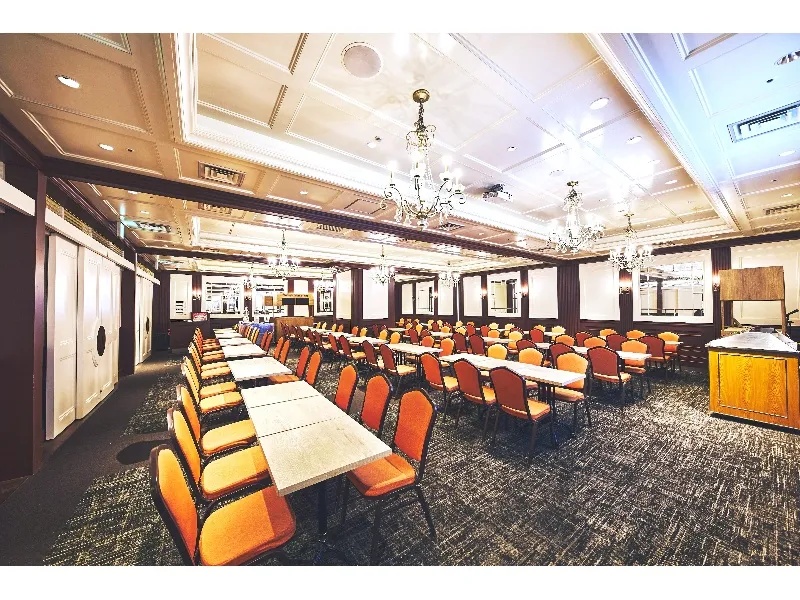 前方からの全体写真【着席124～146名/半立食180名】