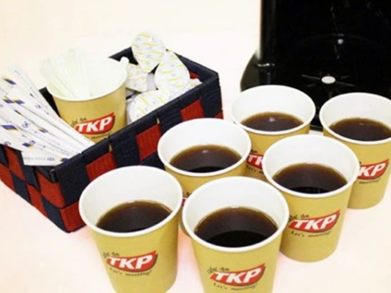 会議中のコーヒーブレイクも、TKPにお任せを。お飲み物の手配も、会場のセッティングと合わせてワンストップでお任せいただけます。