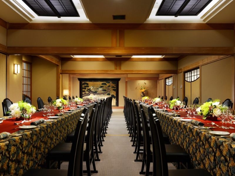 和風宴会場 大宴は、人数に応じて分割のできる会場。
七五三・結納・長寿のお祝い・商談など少人数でのお集まりから、婚礼・宴会・法要など最大60名様までご利用いただけます。