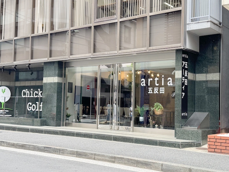外観にサインも