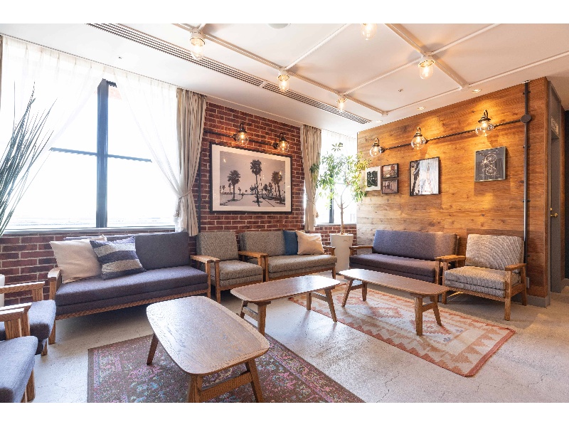 ５Fラウンジ
オーシャンビューのルーフトップ付きおしゃれなパーティーも対応可能
ナイトパーティなどパーティの空気を換えたいときにお勧め