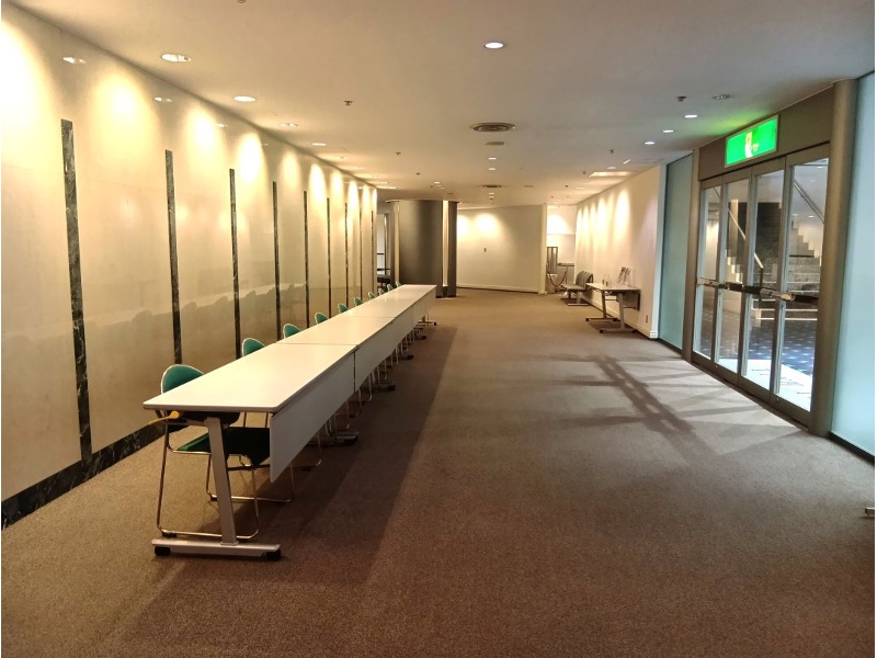 オーバルホール　受付