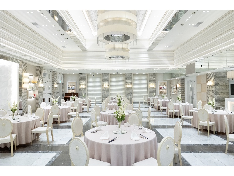 ゲストハウス　ブランシュール
■最大着席人数　120名（立食形式の利用も可）
■付帯設備 レセプションスペース／スクリーン／喫煙ルーム