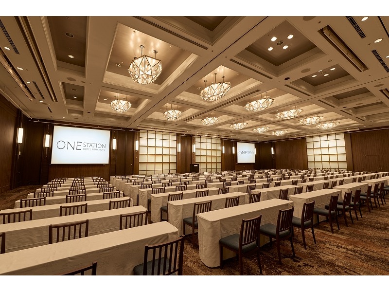 大宴会場『BALLROOM01』。広々とした会場は、フォーマルな宴会からカジュアルなパーティー、企業セミナーや展示会、ウェディングまで、さまざまなニーズに対応できる柔軟性を備えています。