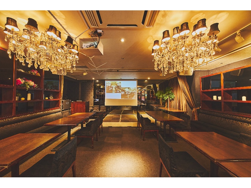 A面利用時【着席55名/半立食60名】
店内が完全セパレートされるため、30~60名様でのご利用が可能。
スクリーンあり、A面はBarカウンターあり