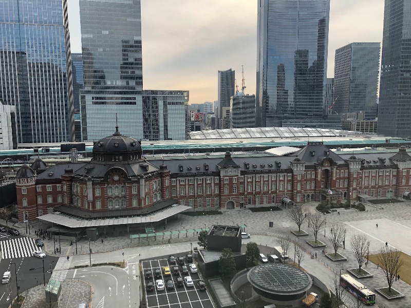 会議室（一部）の窓からは、東京駅丸の内駅舎の眺望がお楽しみいただけます。
夜の懇親会では夜景が好評です。