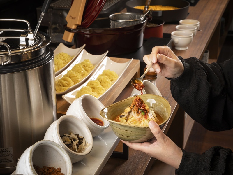 朝食ビュッフェ会場「GUNJO」