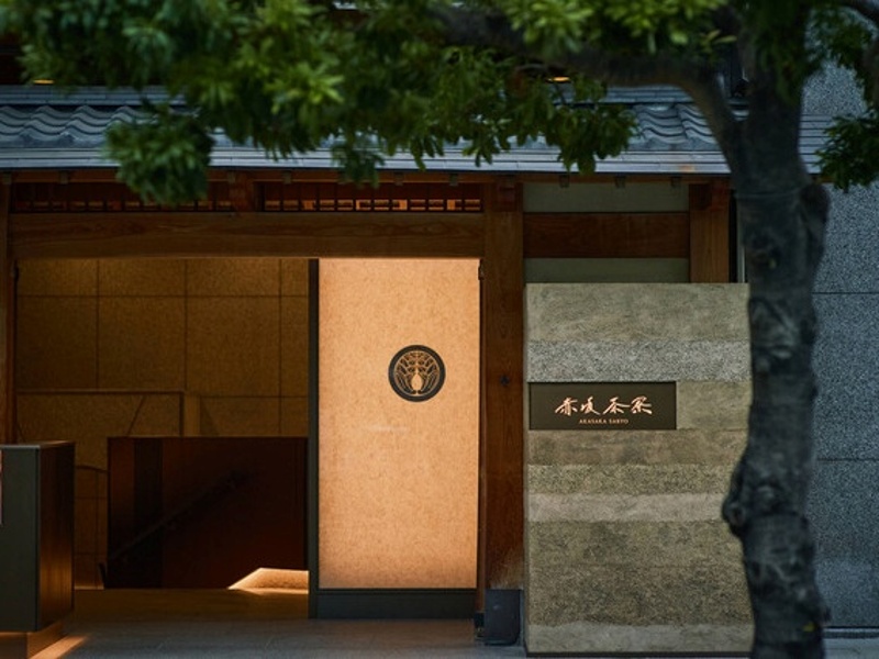 赤坂見附駅徒歩1分。全席完全個室27部屋・216席を誇る日本料理店。2名様から80名様まで対応可能。接待や会食、ご宴席に最適な上質な個室空間で、旬の食材を使った会席料理をご堪能ください。