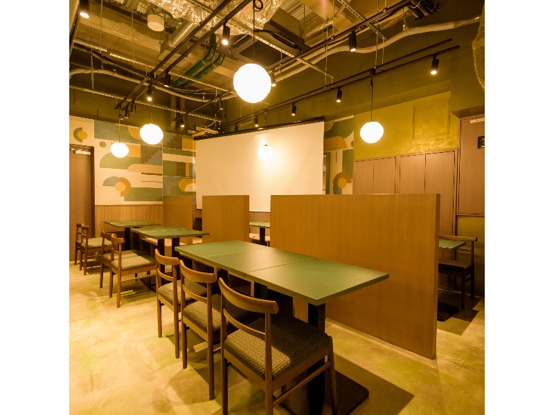店内フロアー
　プロジェクター完備