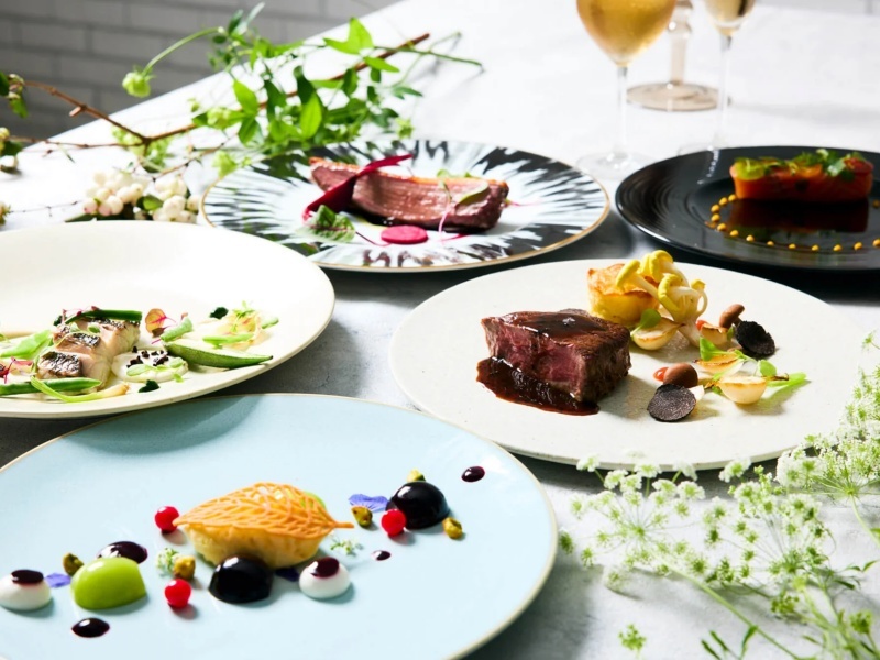 通常の会議室とは一線を画す邸宅空間で懇親会まで一括開催。移動不要でスムーズに会議から交流の場へ移れます。