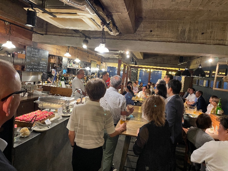 半立食50名様の貸切の店内