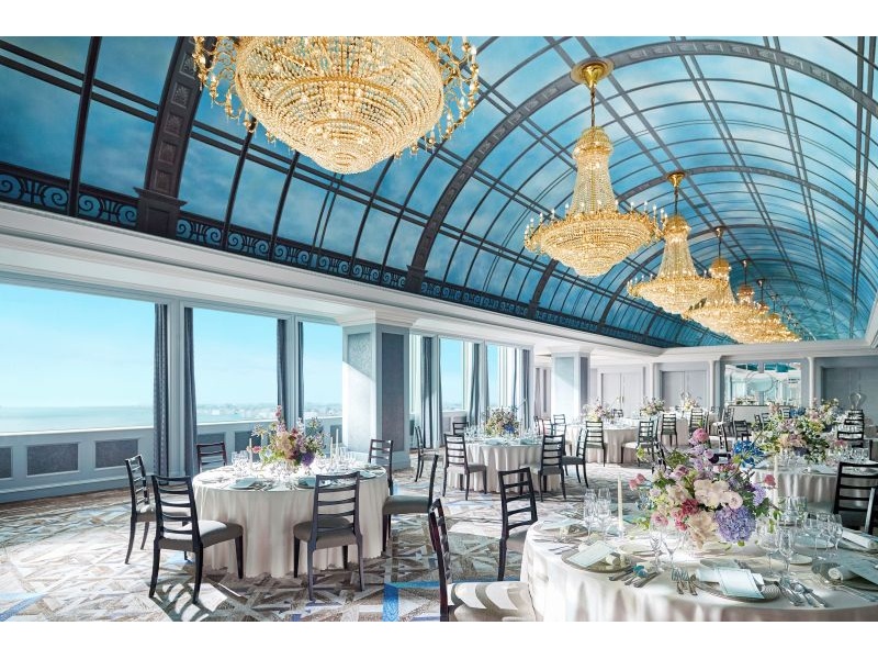 ■銀河　337平米
スクール：180名
シアター：420名