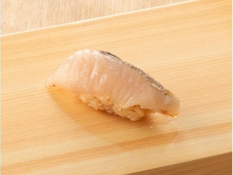 季節の握り寿司 寒サワラの炙り 1貫