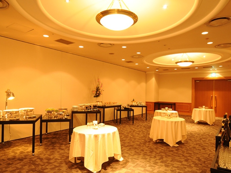 「メール」立食形式