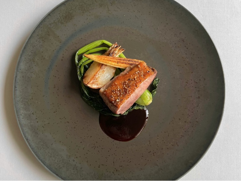 【肉料理】
コースではシェフこだわりのお魚・お肉料理をご用意しております。
※写真はイメージです