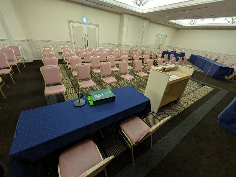 2F会議室ローズ　シアター一覧