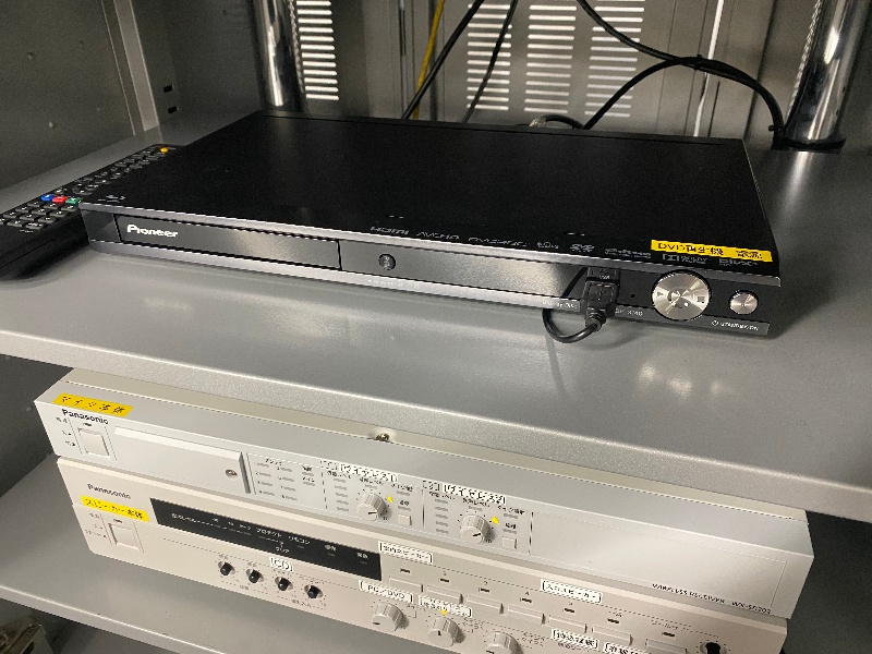 【多目的ホール】DVD/Blu-ray再生機