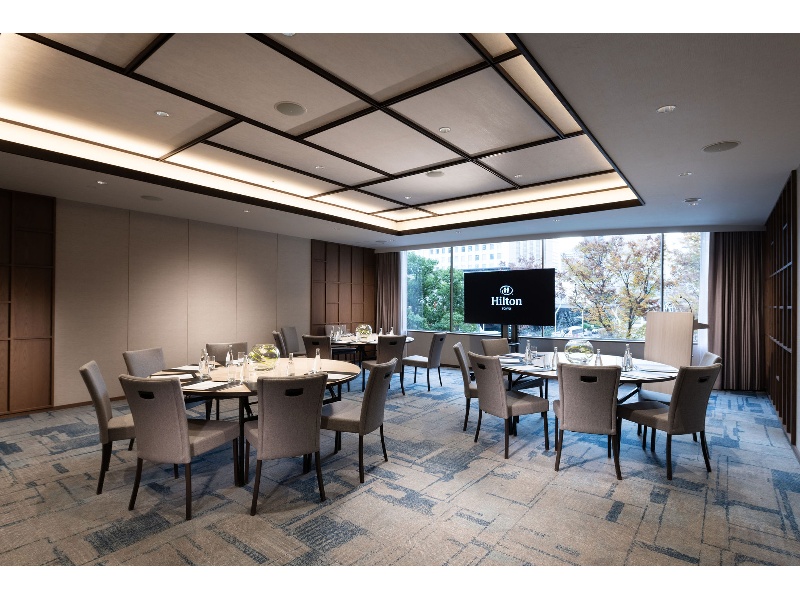 ヒルトン東京では、LED・LCDモニターやリフレッシュメントなどを含めたミーティングパッケージもご用意しております。