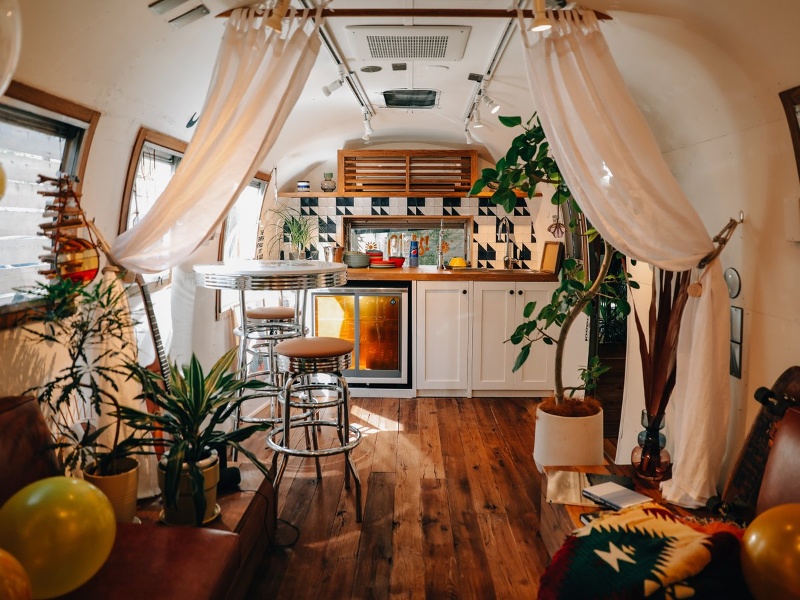 個室は4名から貸切OK！エアストリーム個室で特別な時間を！