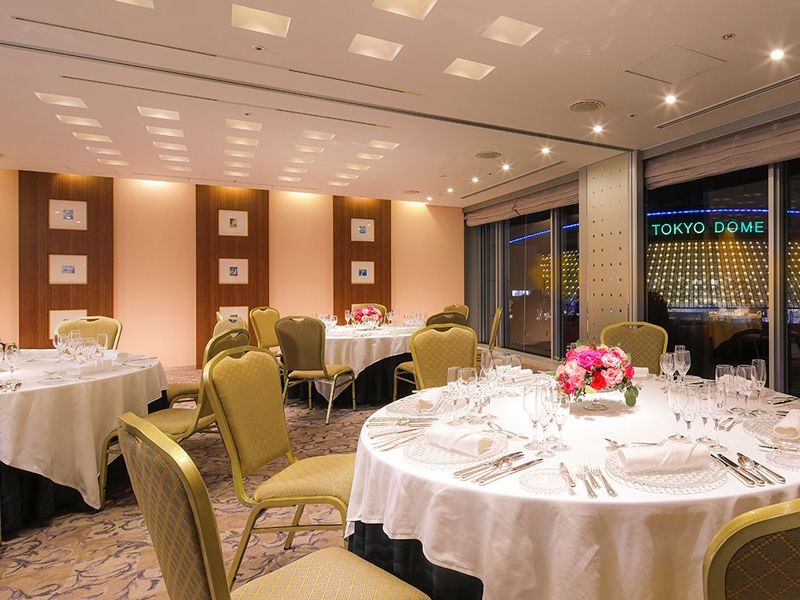 5F 小宴会場「吉祥」「蓬莱」「真砂」「初音」
手頃な広さで、2分割使用も可能なため、会議、パーティなど多彩なプランに対応する小宴会場です。大きな窓ガラスからは、東京ドームシティが目の前に広がって見えます。