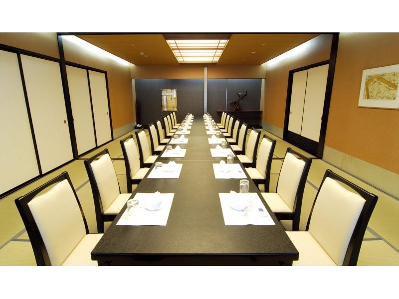 【懇親会場】
和室<着席30名程度>